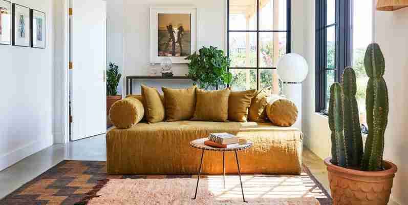 How to Decorate a Small Living Room